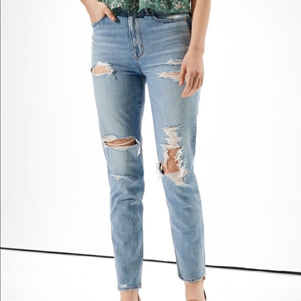 NWT American Eagle Mom  Jean #1460 Super Distessed Regular High Waisted Ladies 4